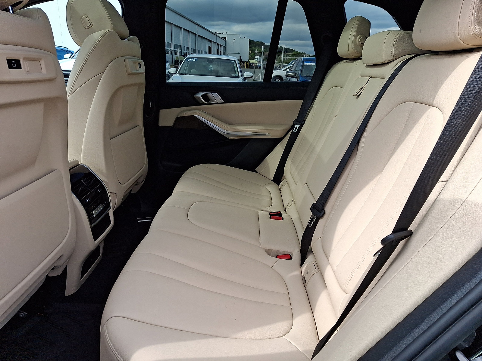 Used 2022 BMW X5 xDrive40i w/ Premium Package AWD/4WD image 10