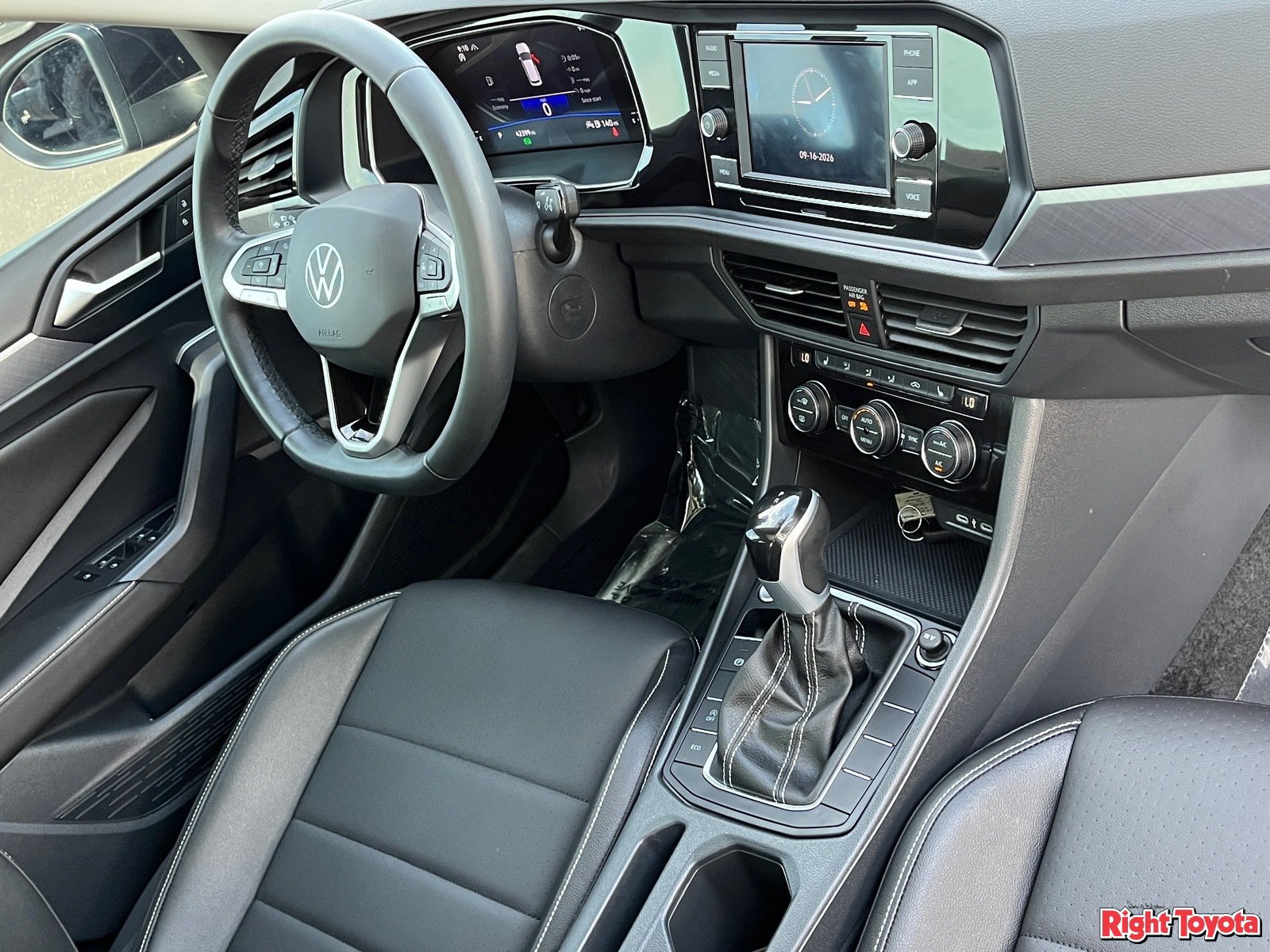 Used 2024 Volkswagen Jetta SE w/ Panoramic Sunroof Package FWD image 12