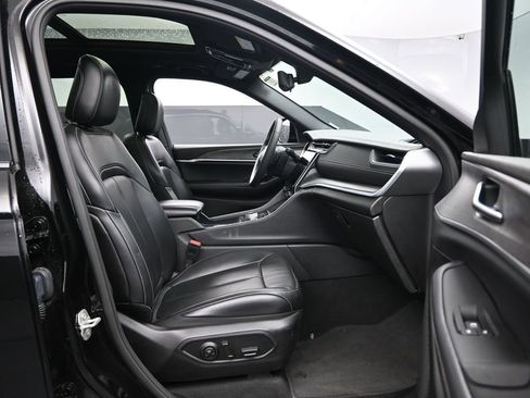 Used 2024 Jeep Grand Cherokee L Limited w/ Luxury Tech Group II image 35