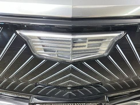 Used 2024 Cadillac Lyriq Luxury AWD/4WD image 9