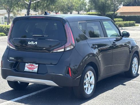 Used 2023 Kia Soul LX w/ LX Technology Package FWD image 19