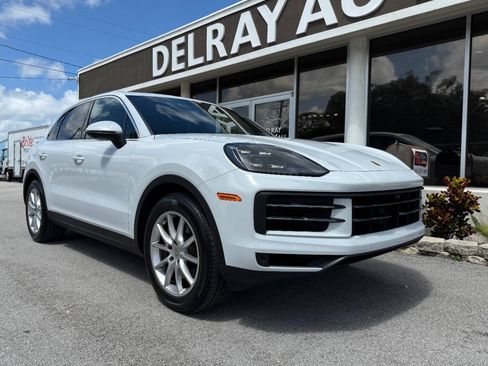 Used 2024 Porsche Cayenne AWD/4WD image 1