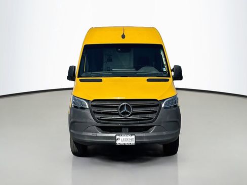 Used 2021 Mercedes-Benz Sprinter 2500 image 2