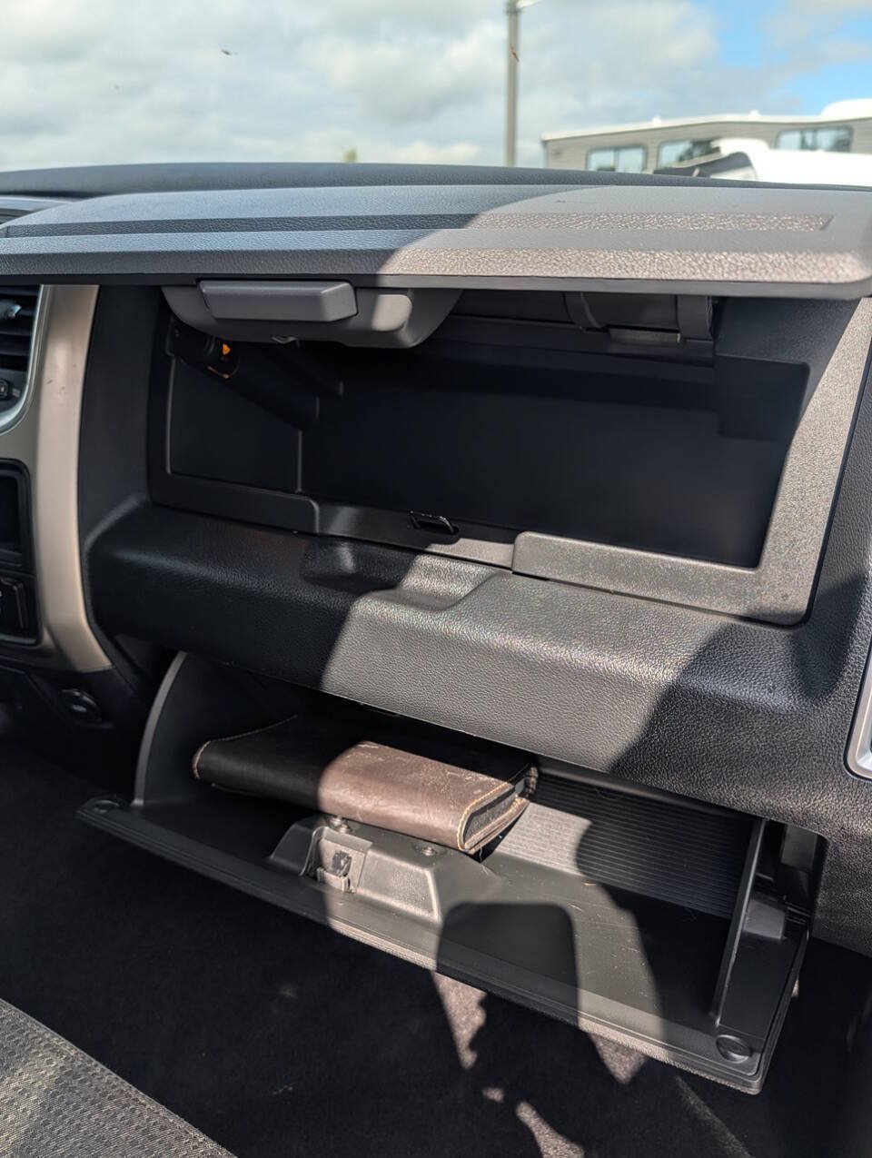Used 2016 RAM 1500 Classic SLT w/ Luxury Group AWD/4WD image 19