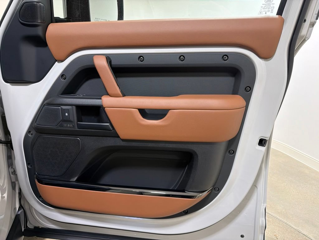 New 2026 Land Rover Defender 110 OCTA AWD/4WD image 23