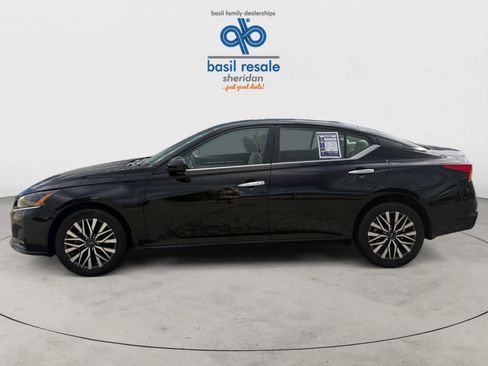 Used 2023 Nissan Altima 2.5 SV AWD/4WD image 3