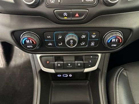 Used 2022 GMC Terrain SLT w/ Infotainment Package II image 23