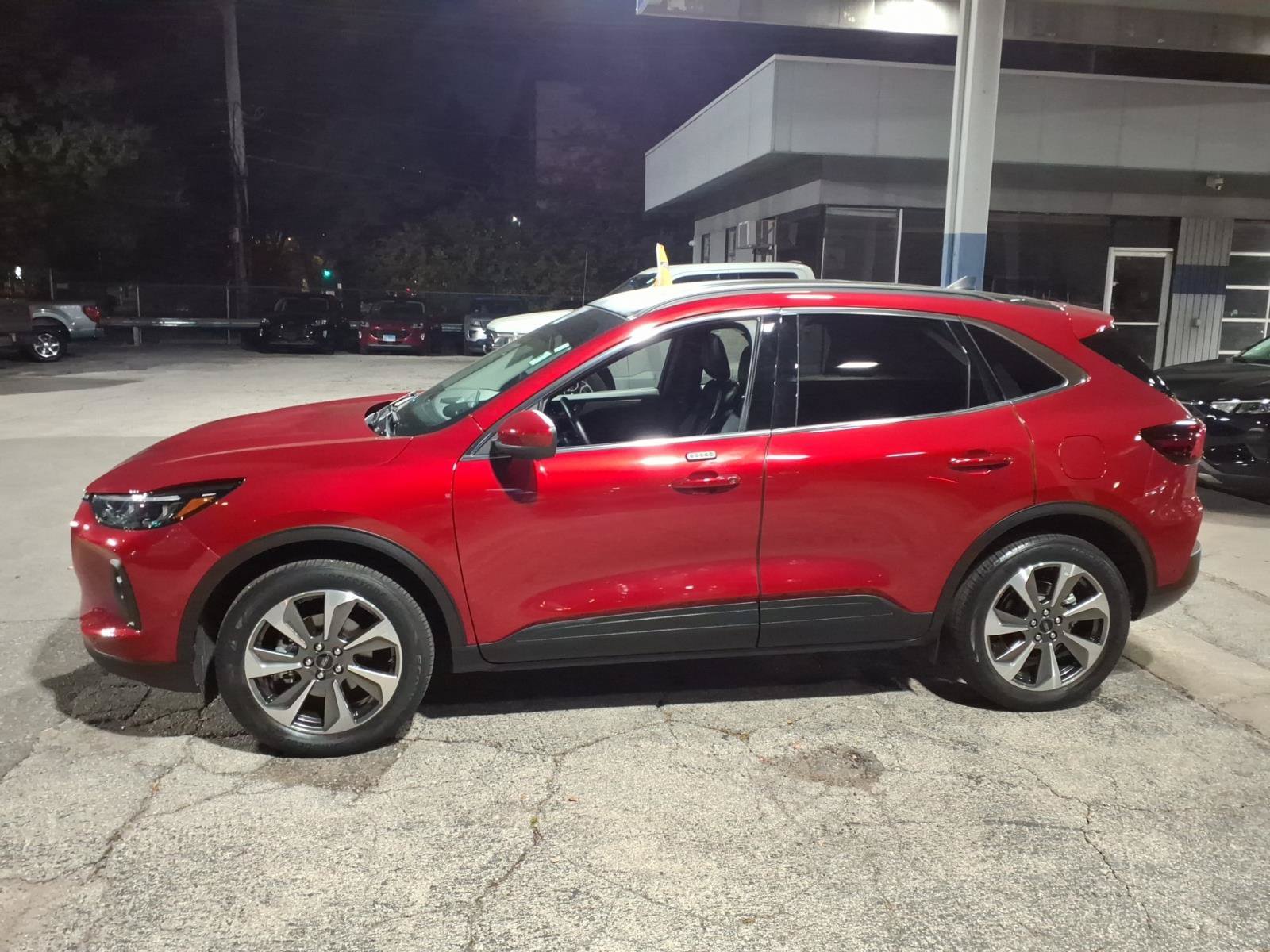 Certified 2024 Ford Escape Platinum w/ Premium Technology Package AWD/4WD image 6