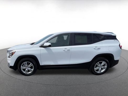 Used 2024 GMC Terrain SLE FWD image 9