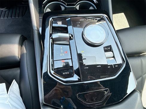 Used 2024 BMW 530i w/ Premium Package image 17