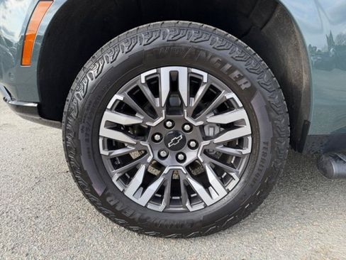 Used 2025 Chevrolet Tahoe Z71 w/ Z71 Off-Road Package AWD/4WD image 9