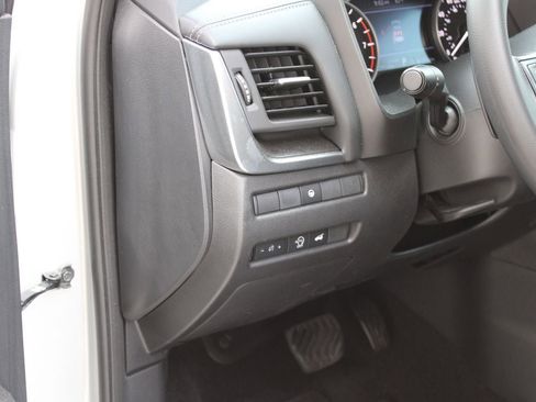 Used 2024 Nissan Rogue SV image 22