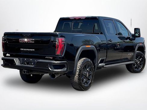 Used 2024 GMC Sierra 2500 AT4 w/ Technology Package AWD/4WD image 4