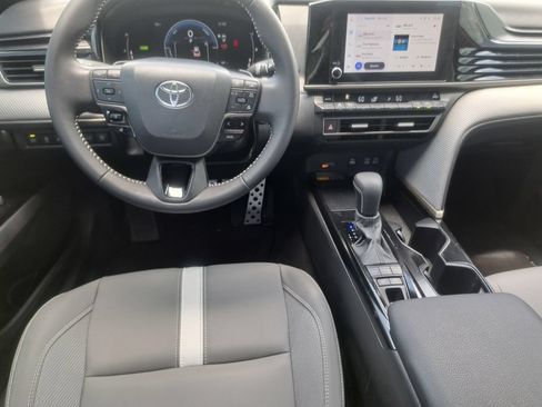 Used 2025 Toyota Camry SE w/ Convenience Package FWD image 19