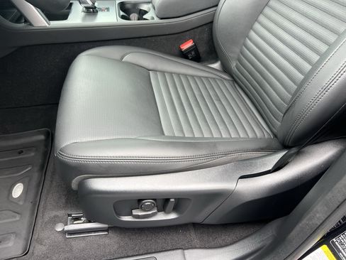 Certified 2025 Land Rover Discovery Sport S AWD/4WD image 18