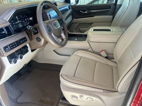 Used 2024 GMC Yukon Denali w/ Advanced Technology Package image 14