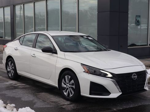 Certified 2025 Nissan Altima 2.5 S image 2