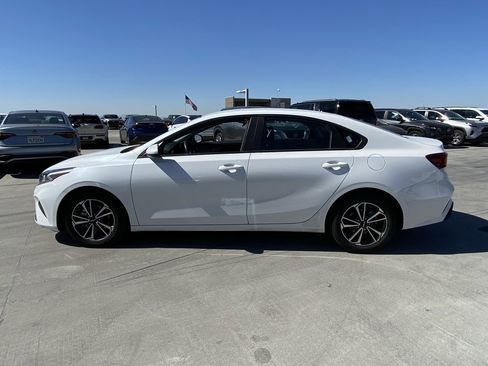 Used 2023 Kia Forte LXS image 4