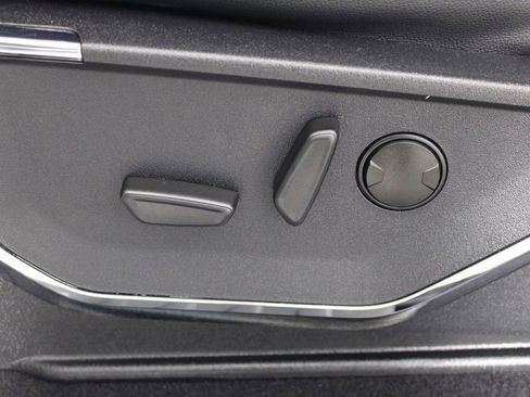 Used 2023 Ford F150 Lariat w/ Trailer Tow Package image 18