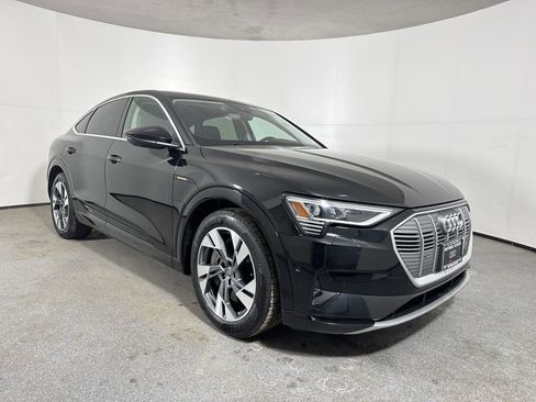 Used 2020 Audi e-tron Premium Plus image 4