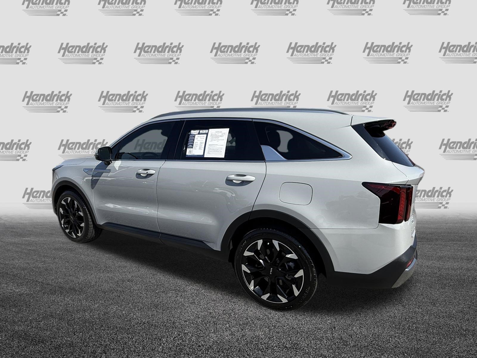 Used 2024 Kia Sorento EX w/ Panoramic Sunroof Package FWD image 8