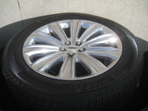 Used 2024 Ford Explorer Limited w/ Limited Technology Package AWD/4WD image 9