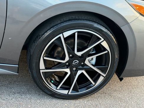 Certified 2024 Nissan Sentra SR FWD image 9