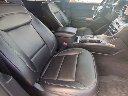 Used 2022 Ford Explorer XLT w/ Equipment Group 202A image 27