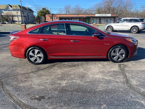 Used 2017 Hyundai Sonata Limited w/ Ultimate Package 02 image 4