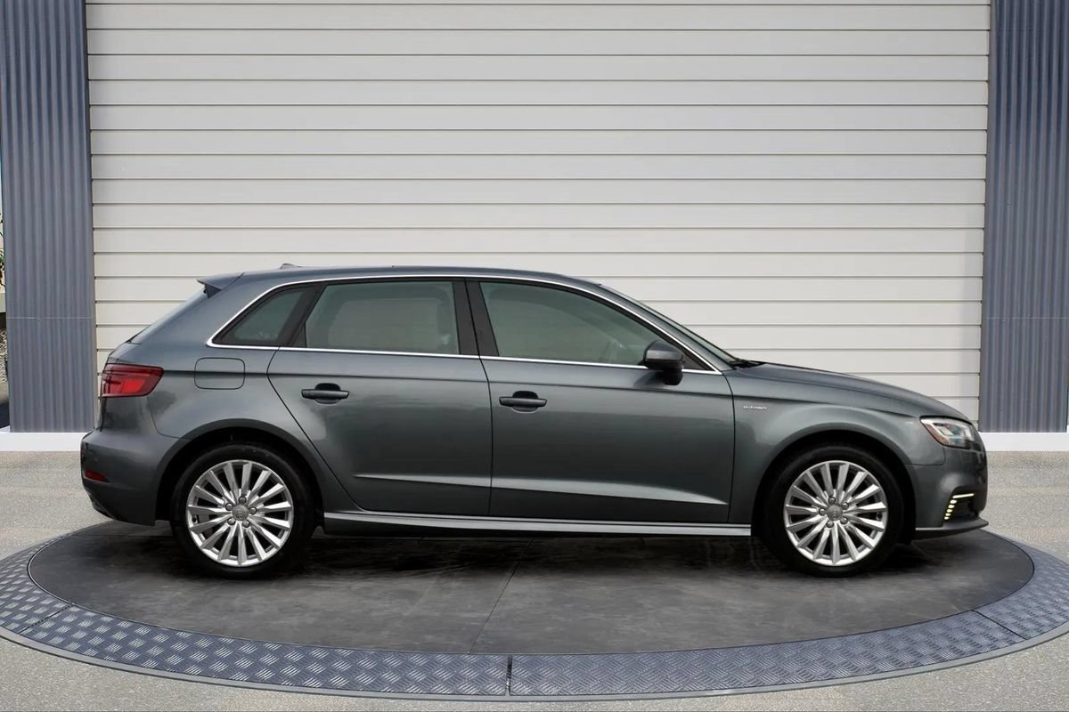 Used 2017 Audi A3 e-tron Prestige FWD image 8