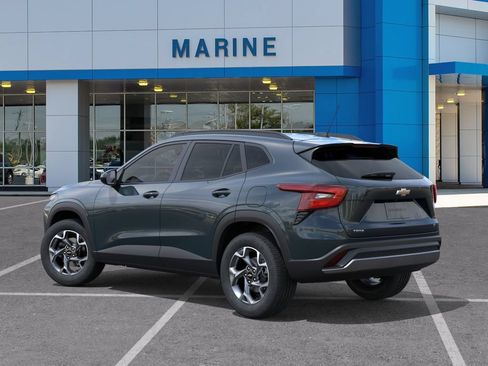 New 2026 Chevrolet Trax LT w/ LT Convenience Package FWD image 3
