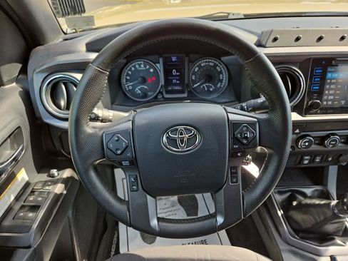 Used 2019 Toyota Tacoma TRD Off-Road image 9