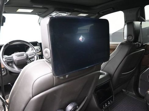 Used 2025 GMC Yukon Denali Ultimate AWD/4WD image 24