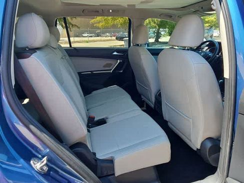 Used 2018 Volkswagen Tiguan SEL FWD image 18