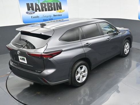 Used 2024 Toyota Highlander LE image 27