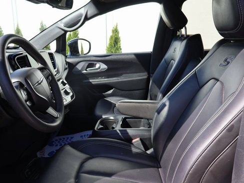 Used 2024 Chrysler Pacifica Limited FWD image 21