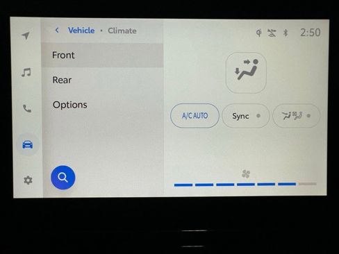 Used 2025 Toyota Highlander XLE image 32