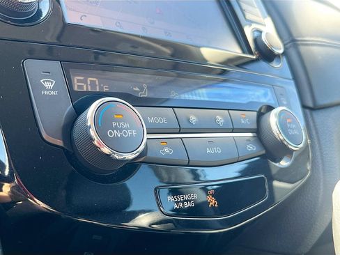 Used 2020 Nissan Rogue SL FWD image 16