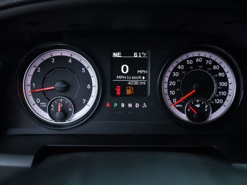 Used 2024 RAM 1500 Classic SLT image 27