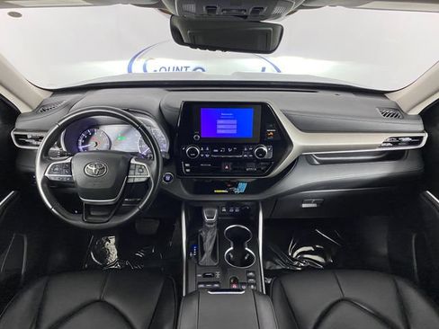 Used 2023 Toyota Highlander XLE AWD/4WD image 15