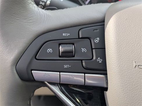 Used 2025 Cadillac XT6 Premium Luxury image 16