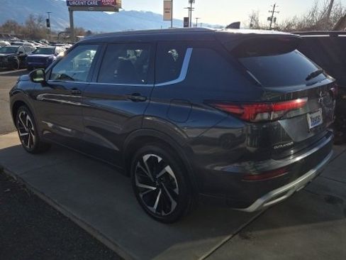 Used 2024 Mitsubishi Outlander 4WD Plug-In Hybrid image 3