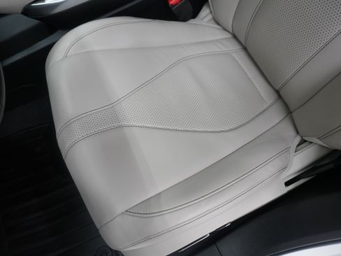 Used 2025 Acura RDX SH-AWD w/ Technology Package image 12