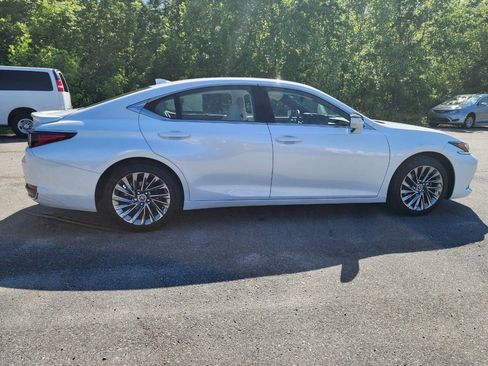 Used 2024 Lexus ES 300h Ultra Luxury w/ Accessory Package (Z2) FWD image 11