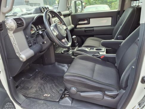 Used 2014 Toyota FJ Cruiser 4WD image 10