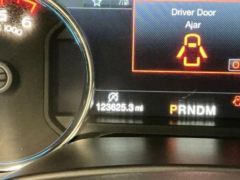 Used 2018 Ford F150 Lariat w/ Trailer Tow Package image 31