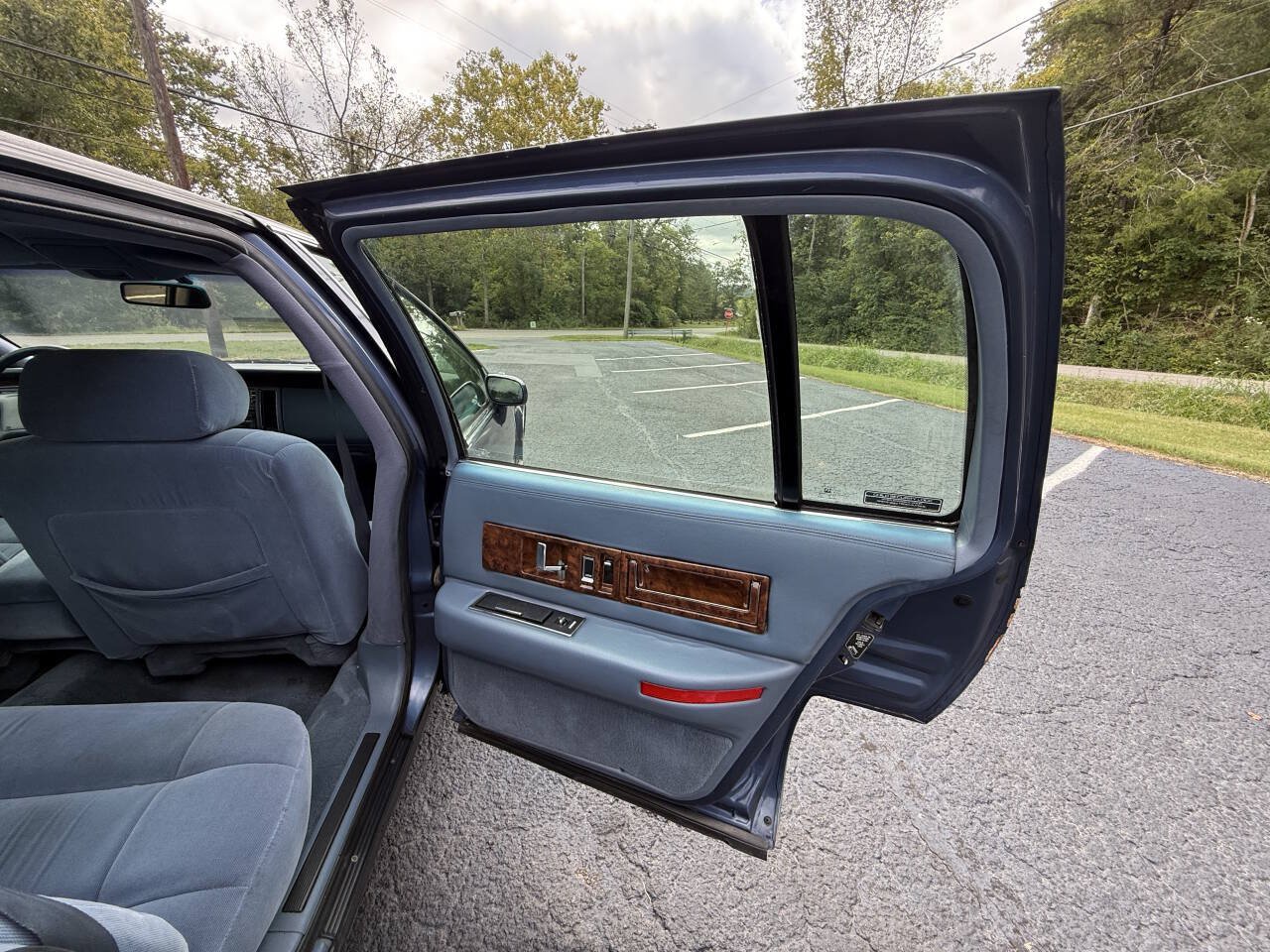 Used 1994 Cadillac Fleetwood Brougham RWD image 14