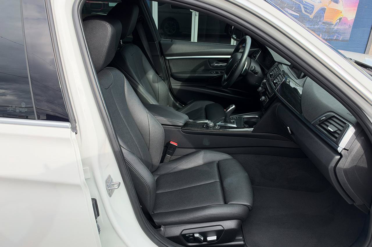 Used 2018 BMW 330i Sedan w/ Convenience Package RWD image 18