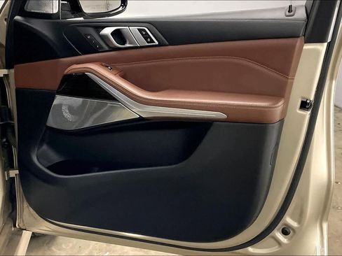 Used 2019 BMW X5 xDrive50i w/ M Sport Package image 26