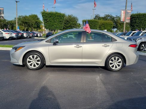 Used 2021 Toyota Corolla LE FWD image 7